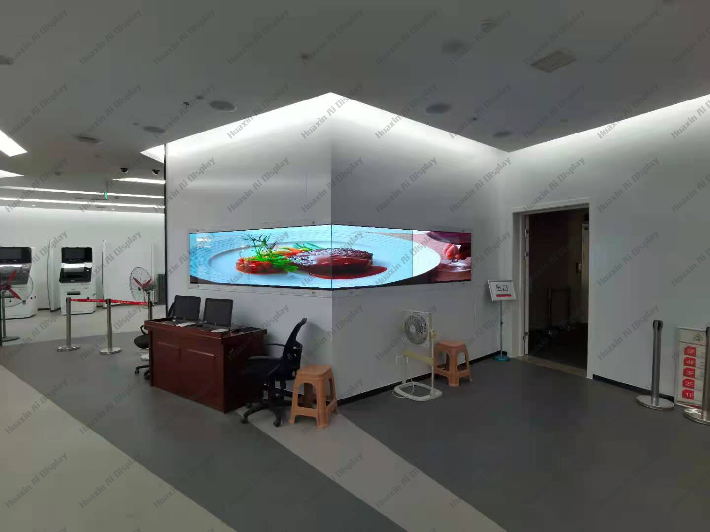 攻坚克难！华心光电落地嘉兴税务双组 OLED 柔性屏项目，弧形波浪 + 90° 直角触控柔性屏顺利交付