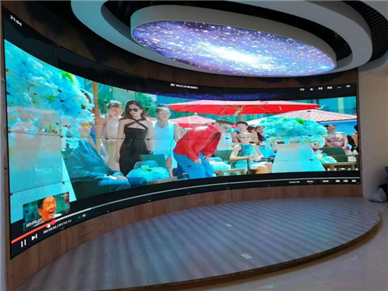 盐城汇宇朗景企业展厅柔性屏应用