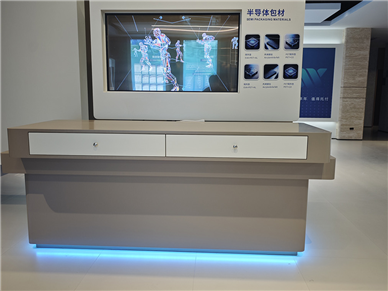 华心光电 × 江苏半导体展厅：OLED 透明屏如何颠覆传统电视墙，让材料展示 “立体化”？