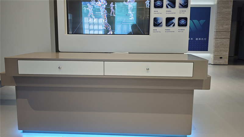 华心光电 × 江苏半导体展厅：OLED 透明屏如何颠覆传统电视墙，让材料展示 “立体化”？