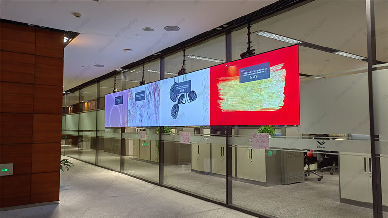 圆满交付｜华心光电 77 寸柔性 OLED 屏落地上海商飞展厅