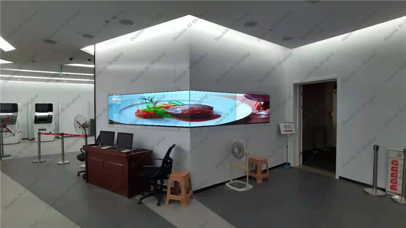 攻坚克难！华心光电落地嘉兴税务双组 OLED 柔性屏项目，弧形波浪 + 90° 直角触控柔性屏顺利交付